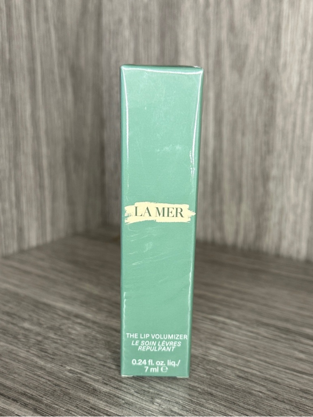 La Mer Lip Volumizer— Sheer Berry - Picture 2 of 3